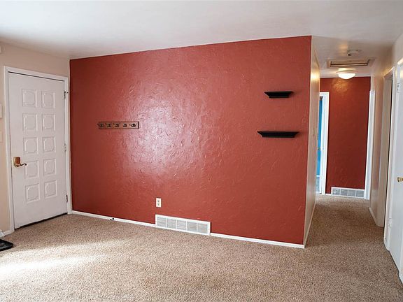 3rd image of 1430 Deerwood Dr