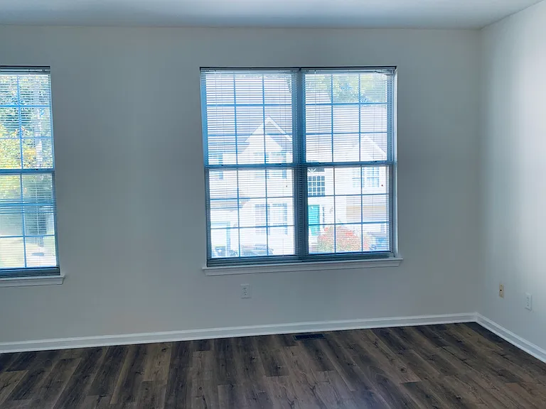 206 Thomas Ln S — Photo 11