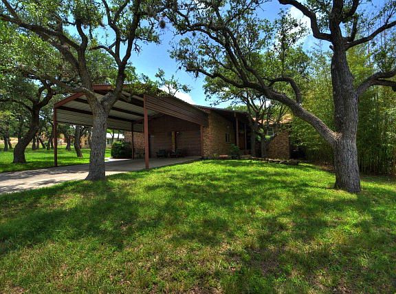 3rd image of 521 East Ln