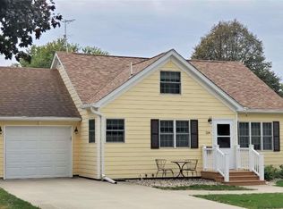 214 5th St NW, Orange City, IA 51041