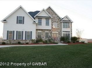 14 Cambridge Cir, Pittston, PA 18640