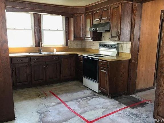 3rd image of 13 Wood St