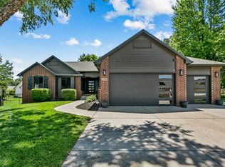 3106 N Lakecrest Cir, Wichita, KS 67205
