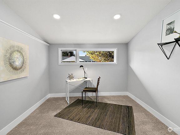 5th image of 3007 Elwood Dr W