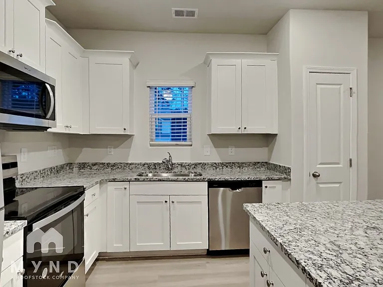 304 New Villas St — Photo 9