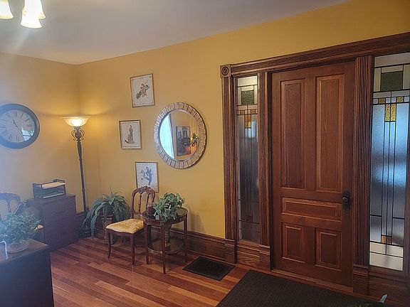 5th image of 408 N Water St