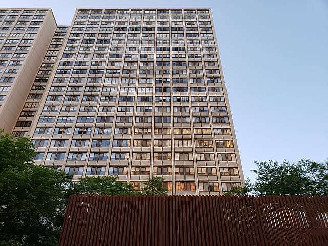 1st image of 4800 S Lake Park Ave APT 1402