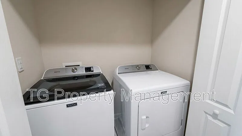 2 bed, 2.5 bath, 1110 sqft, $1,595 — Photo 4