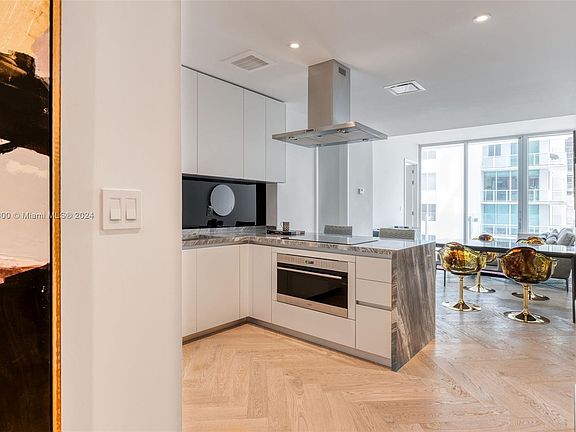 5th image of 700 NE 26th Ter Unit 2504