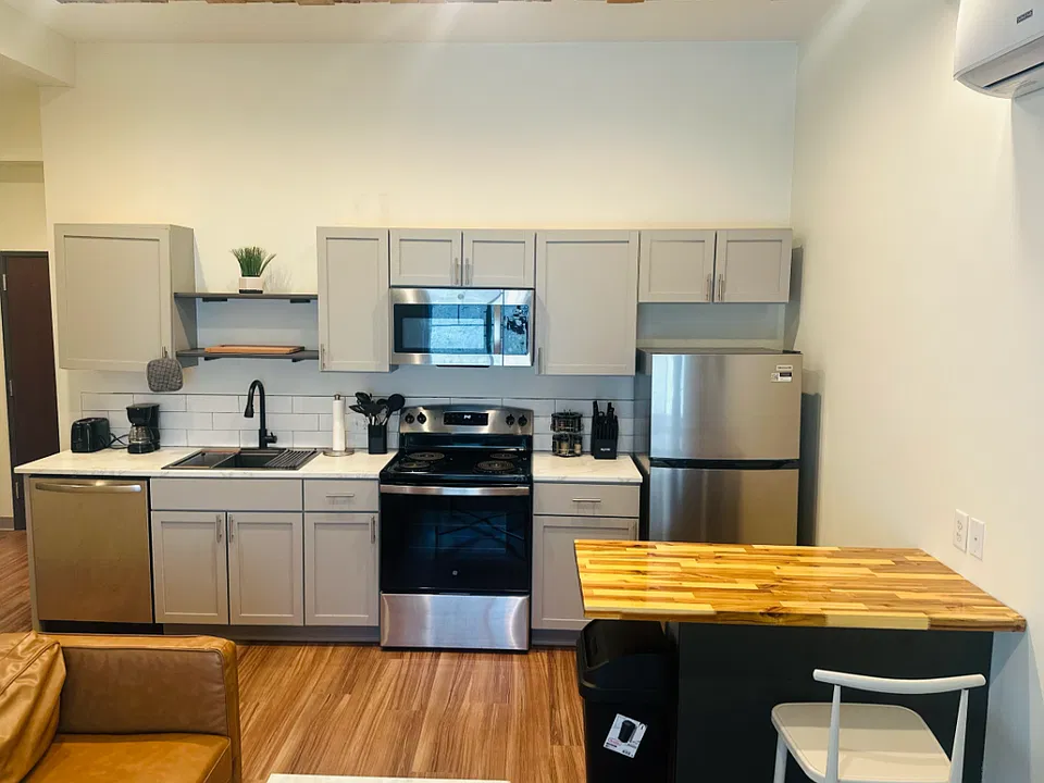 303 Congress Ave #4