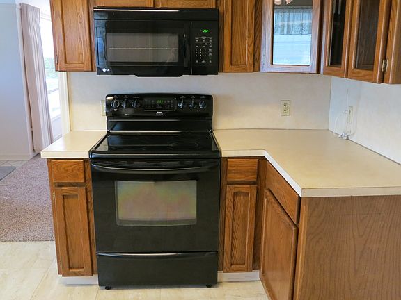 4th image of 2500 E McLoughlin Blvd