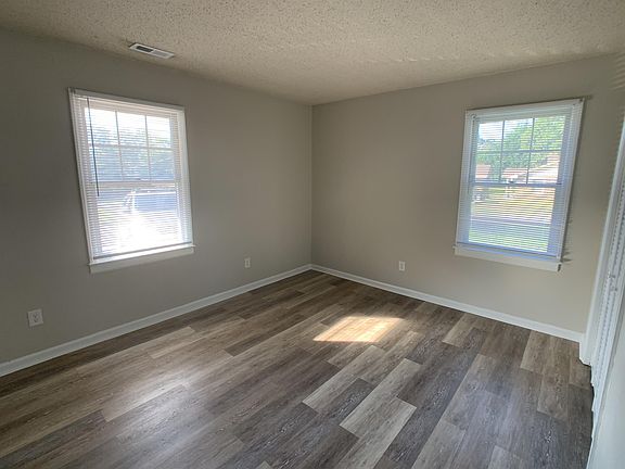 4th image of 221 Welch Ave #B
