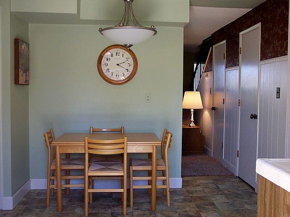 Eat-in dining makes this condo a perfect choice as a "get away".