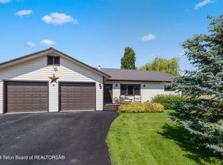 39 Columbine St, Alpine, WY 83128