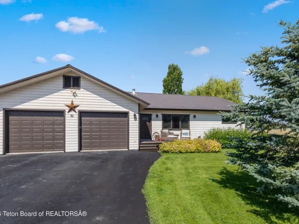 39 Columbine St, Alpine, WY 83128