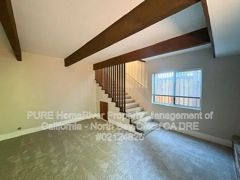 3 bed, 2.0 bath, 1689 sqft, $4,000 — Photo 2
