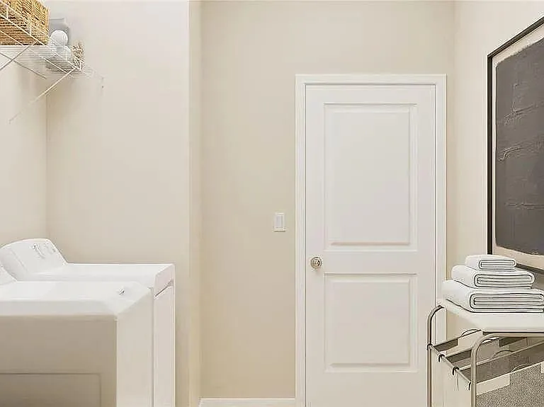 5621 Fiona Ln — Photo 4