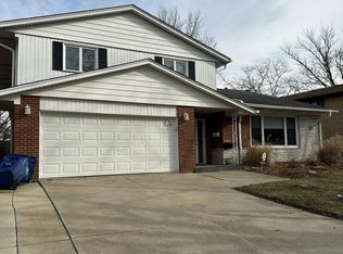 15409 Linden Dr, Oak Forest, IL 60452