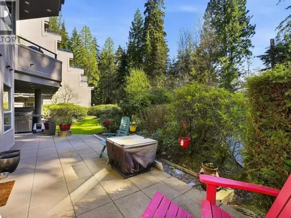 1500 Ostler Ct #104, North Vancouver, BC V7G 2S2