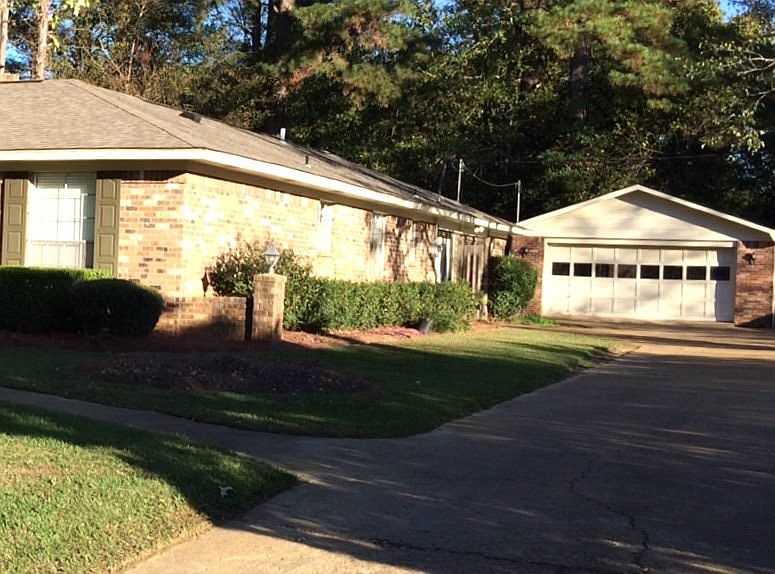 2nd image of 715 W Kathy Cir