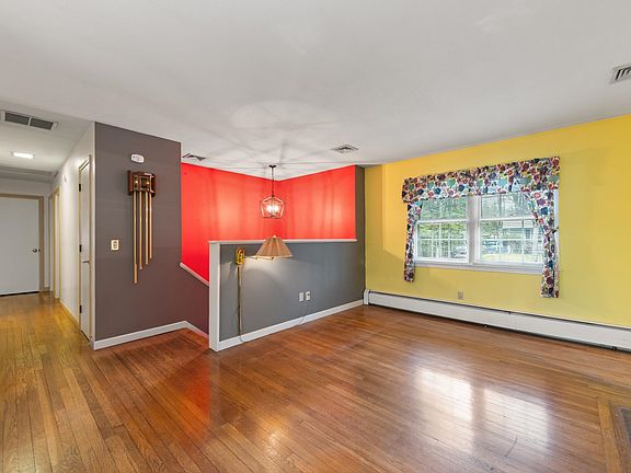 4th image of 191 Worfield Circle