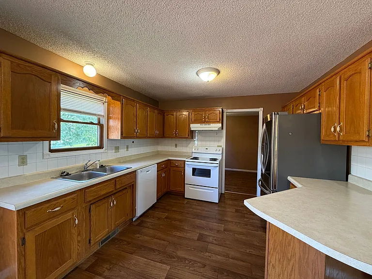 20597 Sedalia Rd — Photo 9