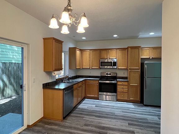 5th image of 12623 SE Tibbetts St