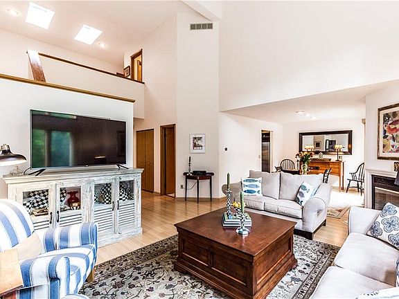 5th image of 409 White Heron Cir