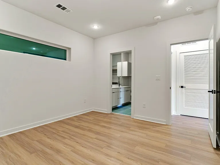 100 W Mockingbird Ln #305 — Photo 16