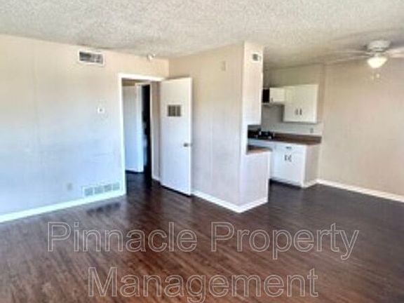 5th image of 1809 S Lincoln St #8