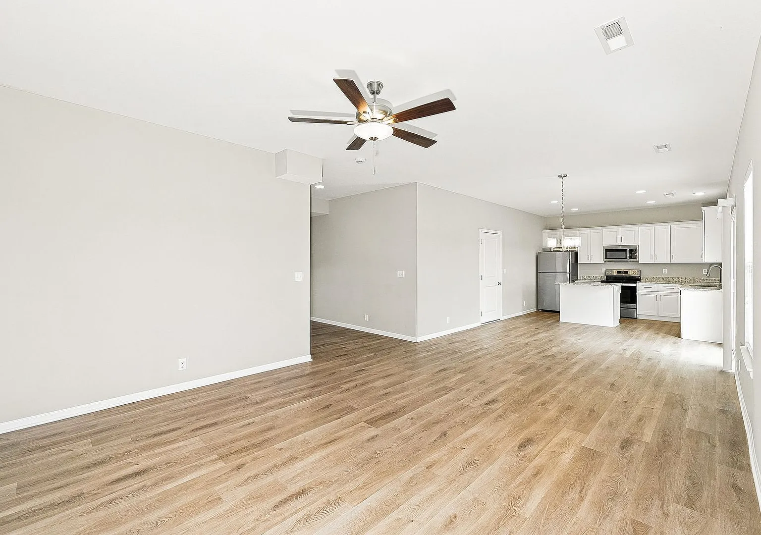 4 bedroom available in Blue Springs! — Photo 3