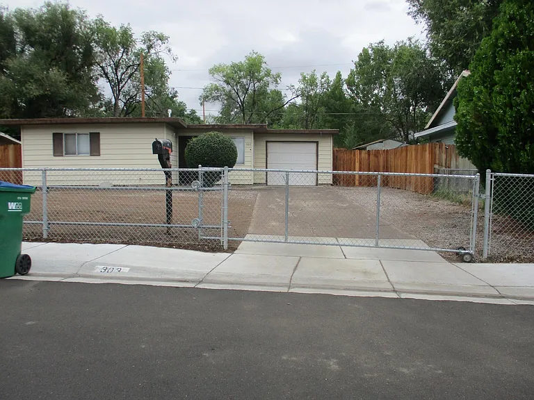 303 Denslowe Dr — Photo 1