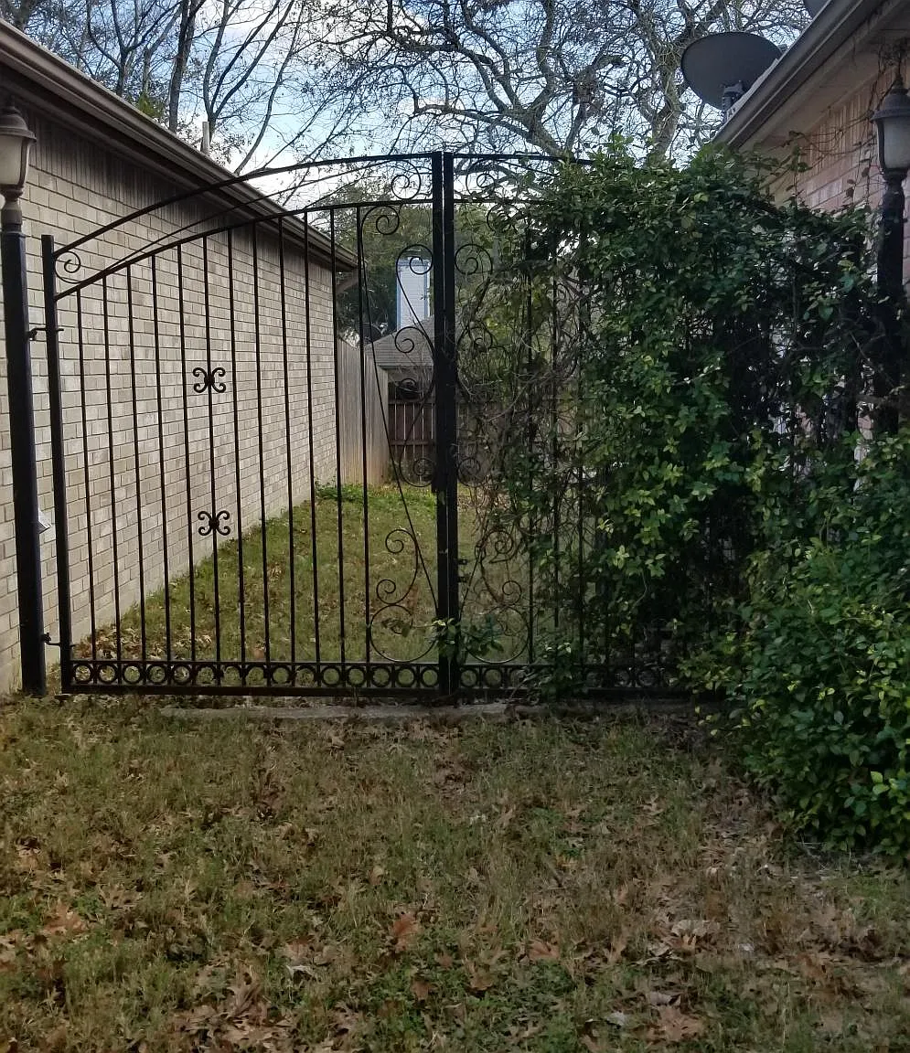 3 bed, 2.5 bath, 1672 sqft, $2,000 — Photo 2
