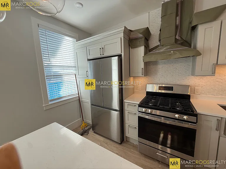 55 W Eagle St #2 — Photo 14