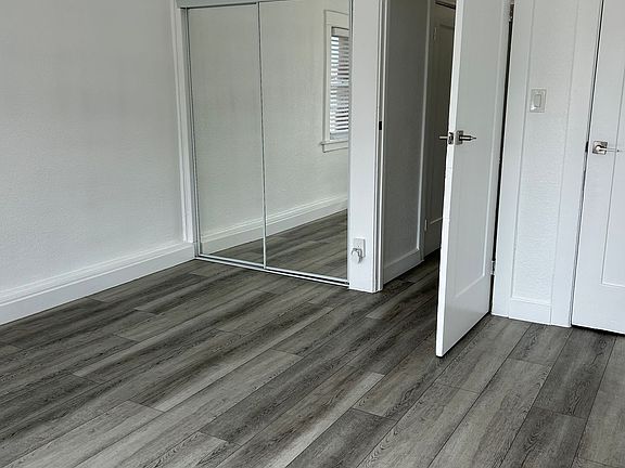 4th image of 915 Grattan St APT 302