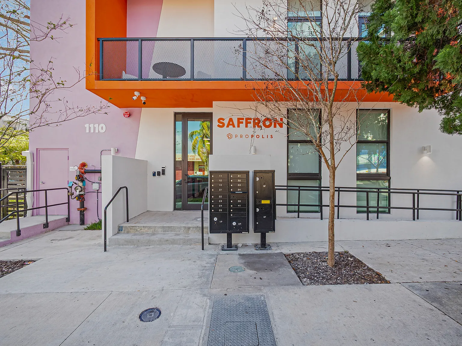 Saffron Apartments — Photo 3