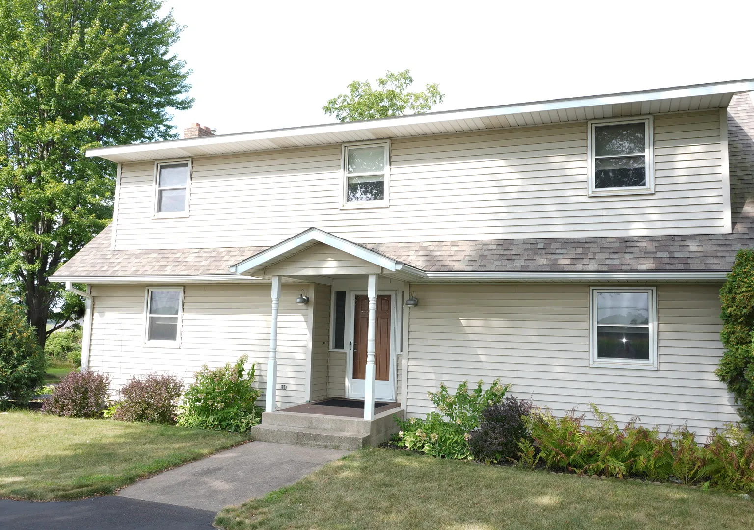 3 bed, 2.5 bath, 1890 sqft, $2,500 — Photo 2