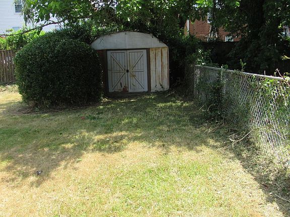 4th image of 2000 Gaylord Dr