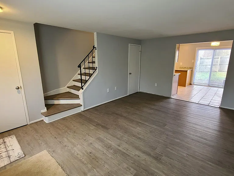 10724 Lester St — Photo 8