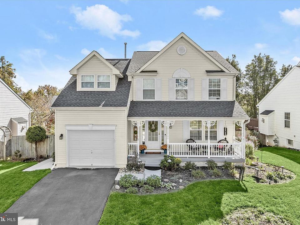 1st image of 239 Bishops Glen Dr