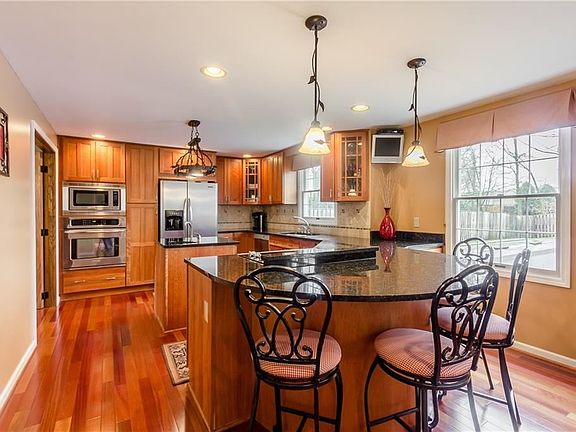 4th image of 37 Thistlewood Ln