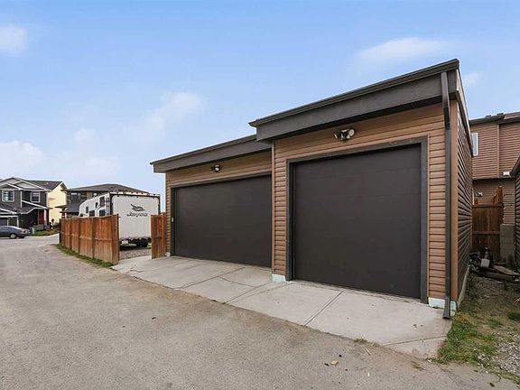 2nd image of 1071 NW Seton Cir SE