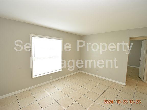 4th image of 1-2207 Irene St Unit 1