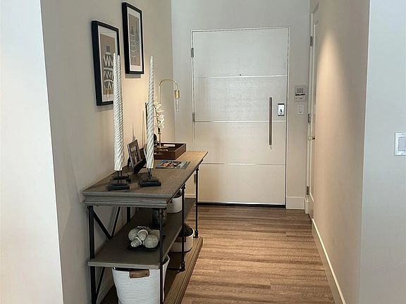 2nd image of 1526 Ynez Pl