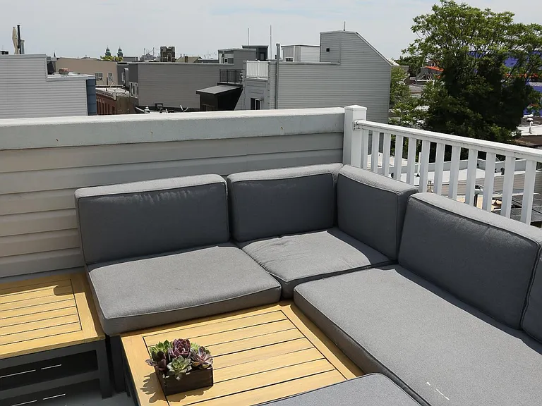 2241 Cross St — Photo 33