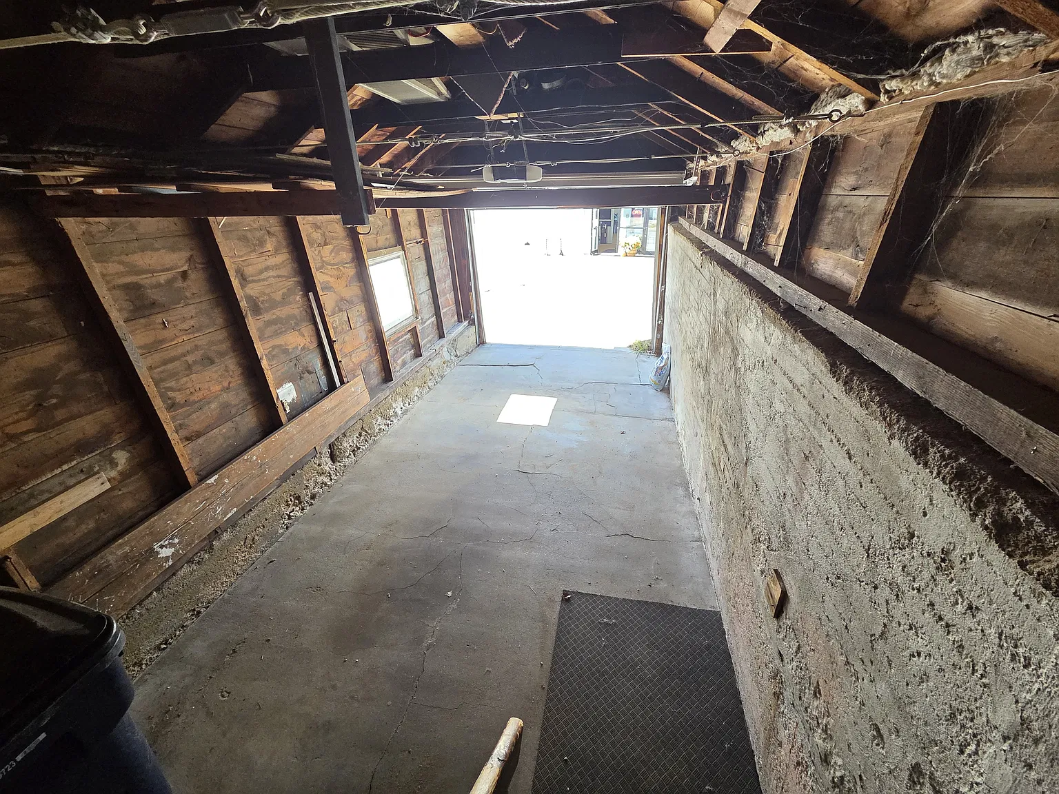 4 bed, 1.5 bath, 1800 sqft, $3,000 — Photo 4