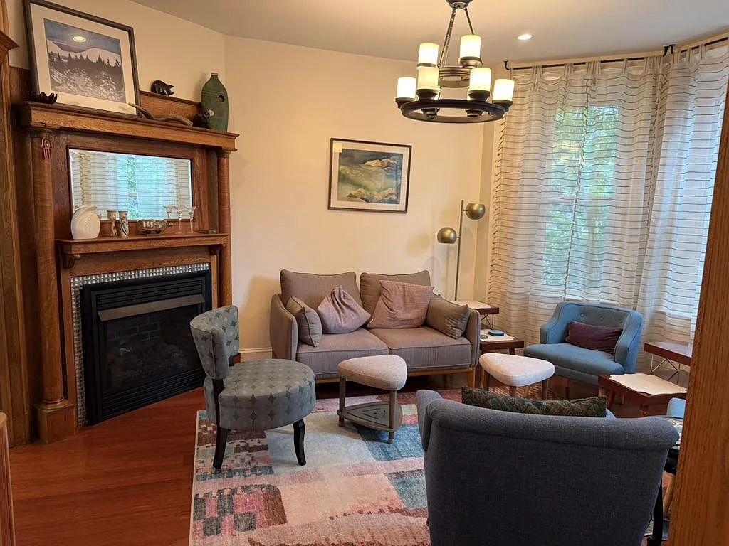 3 bed, 2.5 bath, 1647 sqft, $3,800 — Photo 2
