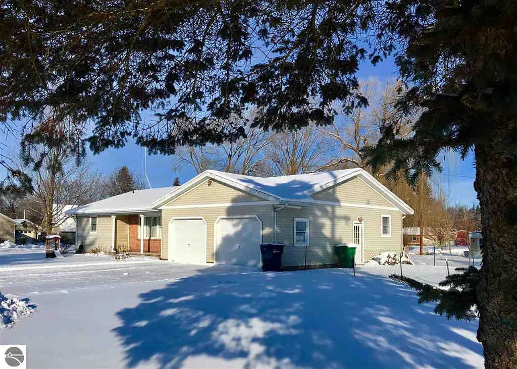 405 5th St photo 1