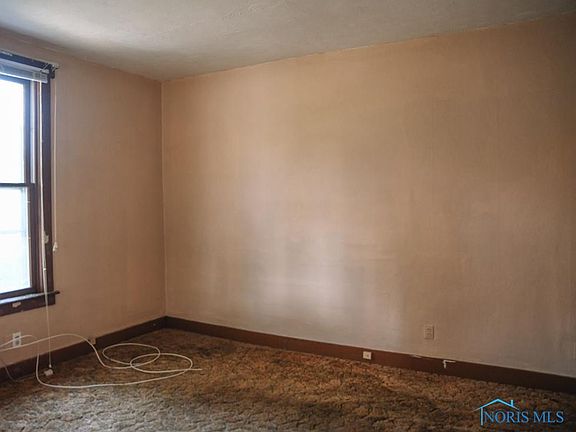4th image of 618 Howard St