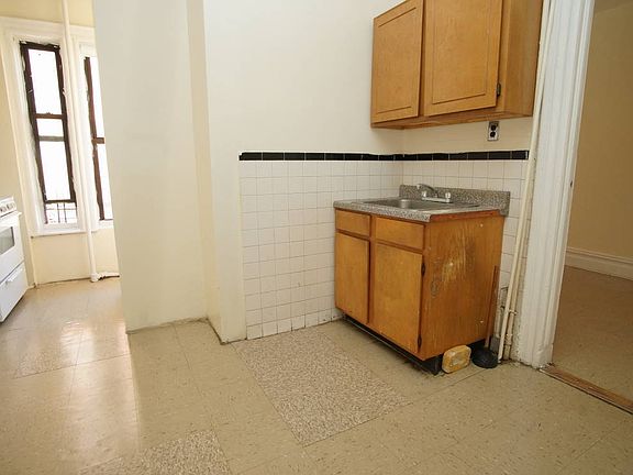 3rd image of 3128 Villa Ave APT 11